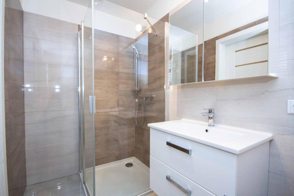 Apartment In Bratislava With Free Parking 外观 照片