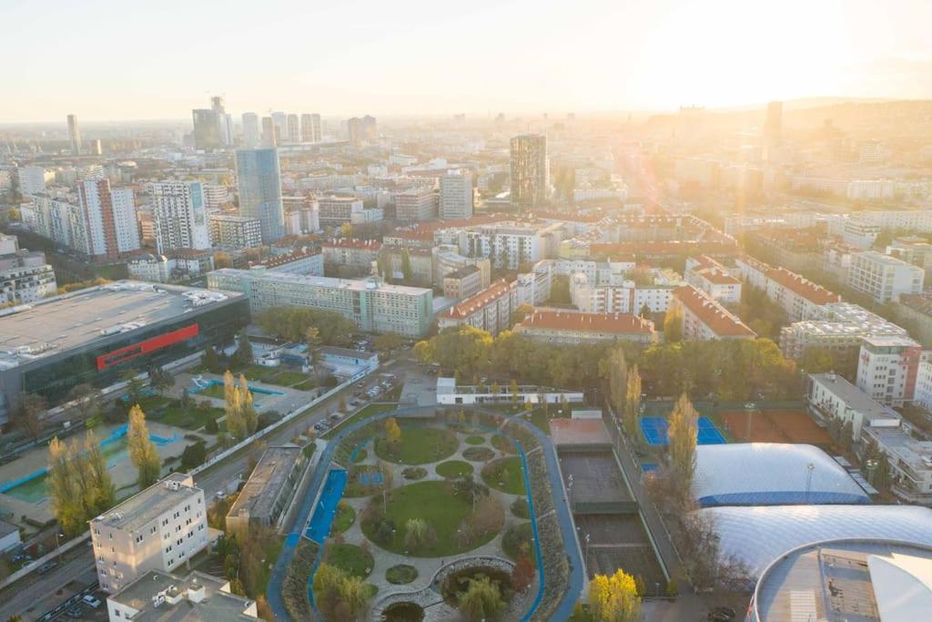 Apartment In Bratislava With Free Parking 外观 照片
