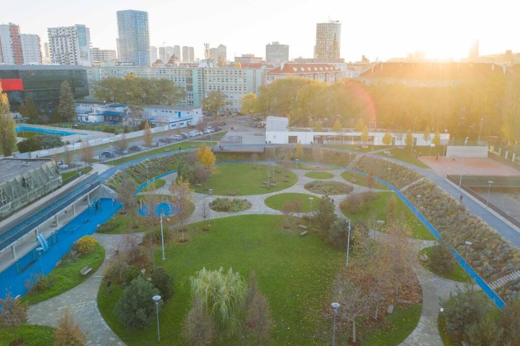 Apartment In Bratislava With Free Parking 外观 照片